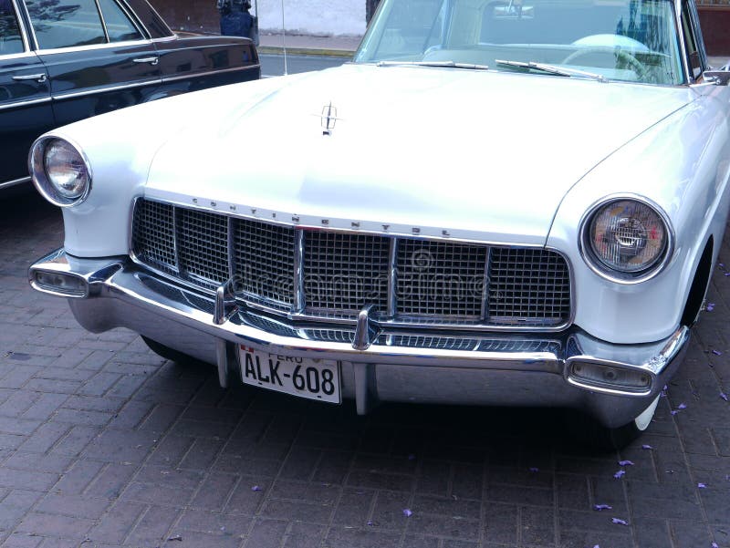 Coupe Линкольна континентальный Марк II показанный в Лиме стоковая фотография rf Coupe Линкольна континентальный Марк II показанный в Лиме стоковая фотография rf