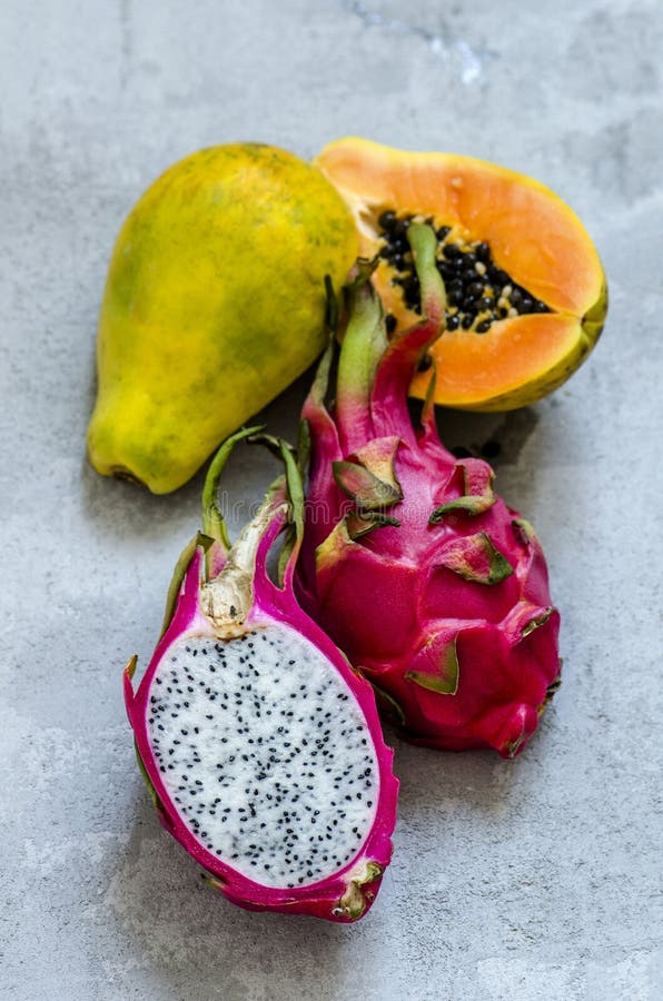 Coupez Les Fruits Exotiques Fruit Du Dragon Et Papaye Image Stock Image Du été Mûr 119595897