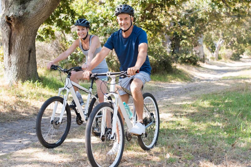 Couple cycling royalty free stock images Couple cycling royalty free stock images