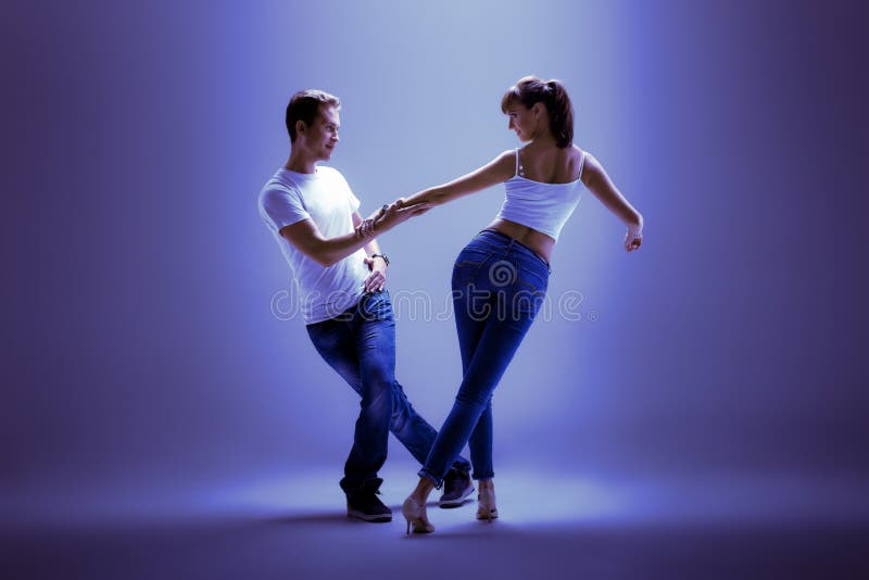 Couple dancing social danse