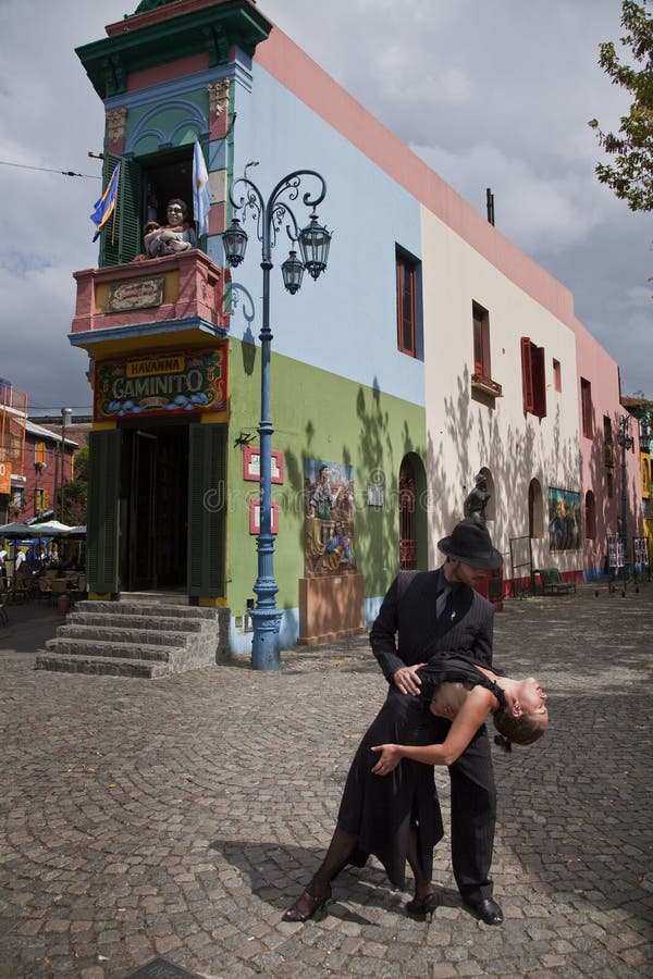 Couple dancing tango at El Caminito royalty free stock photos Couple dancing tango at El Caminito royalty free stock photos