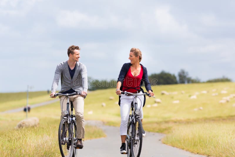 Couple having sea coast bicycle tour at levee royalty free stock images Couple having sea coast bicycle tour at levee royalty free stock images