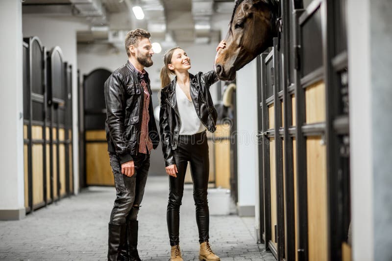 Couple with horse in the stable royalty free stock photo Couple with horse in the stable royalty free stock photo