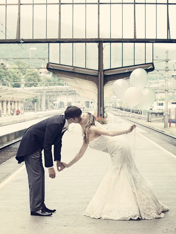 Couple Kissing Standing On The Train Waiting Platform Free Public Domain Cc0 Image