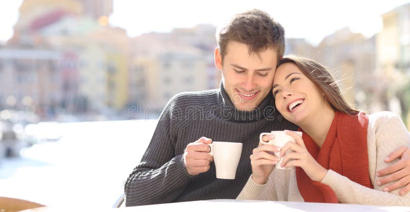 https://thumbs.dreamstime.com/b/couple-love-flirting-coffee-shop-coast-town-street-126968858.jpg