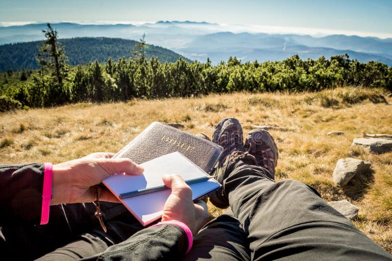 Couple at outdoor Bible study during mountain hike in the fall