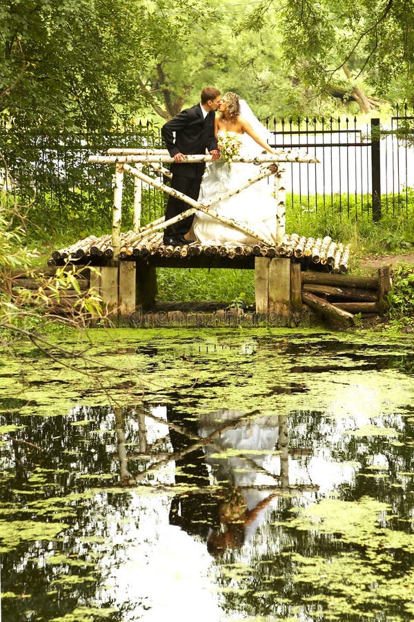 Sobre el a ellos día de la boda besar.