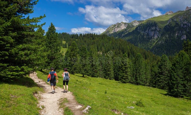Couple traveling in Dolomite Alps royalty free stock image Couple traveling in Dolomite Alps royalty free stock image