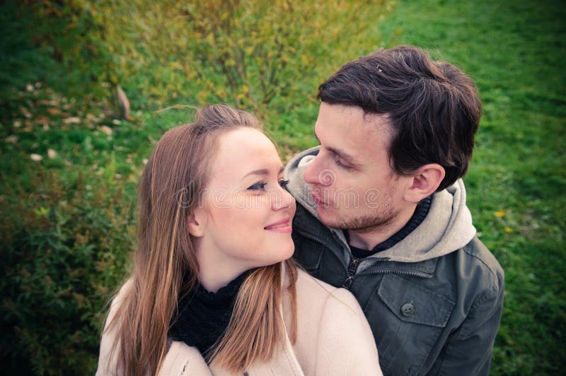 Couple heureux et amoureux image libre de droits