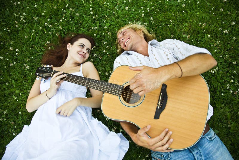 Couples caucasiens heureux photographie stock