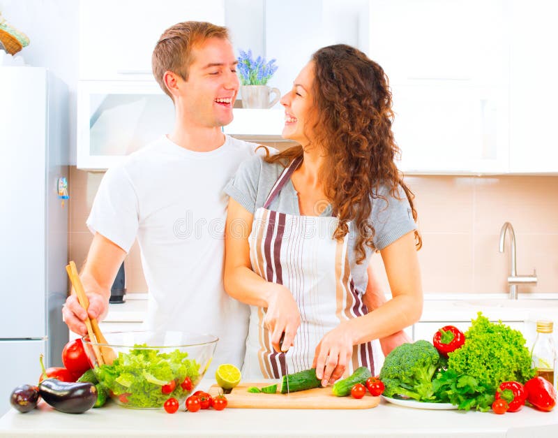 Couple faisant l amour dans la cuisine