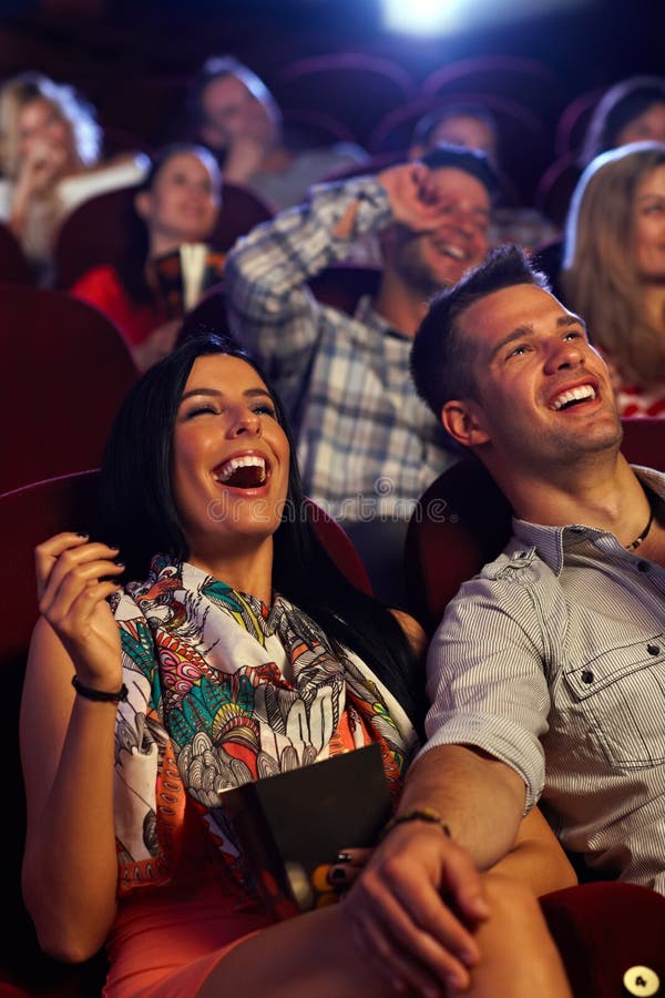 Couples heureux au cinéma photos stock Couples heureux au cinéma photos stock