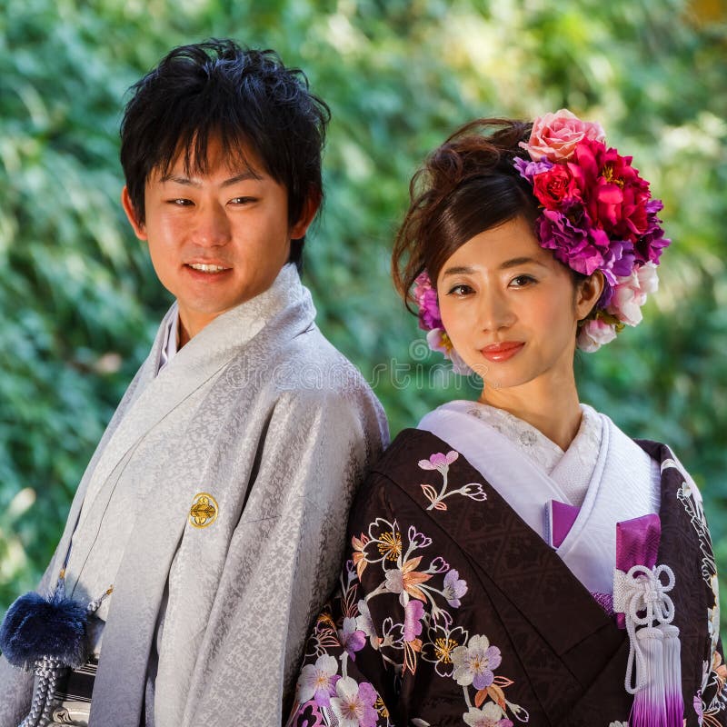 Couples japonais à la Koraku-en photo stock Couples japonais à la Koraku-en photo stock