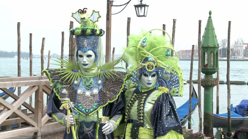 Couples masqués à Venise sur le carnaval