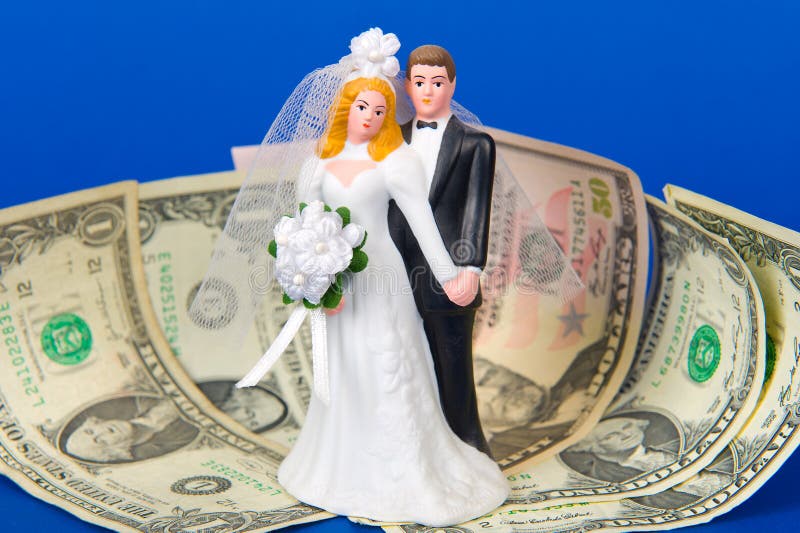 Couples nuptiales sur l'argent image stock Couples nuptiales sur l'argent image stock