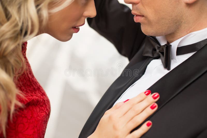 Couples romantiques dans l'amour photo stock Couples romantiques dans l'amour photo stock