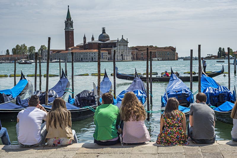 Couples romantiques à Venise images libres de droits Couples romantiques à Venise images libres de droits