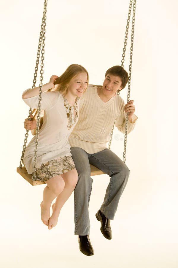 Couples sur une oscillation photographie stock Couples sur une oscillation photographie stock