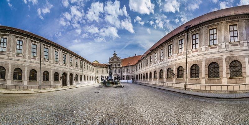 Cour historique à l'intérieur du Residenz à Munich photographie stock Cour historique à l'intérieur du Residenz à Munich photographie stock