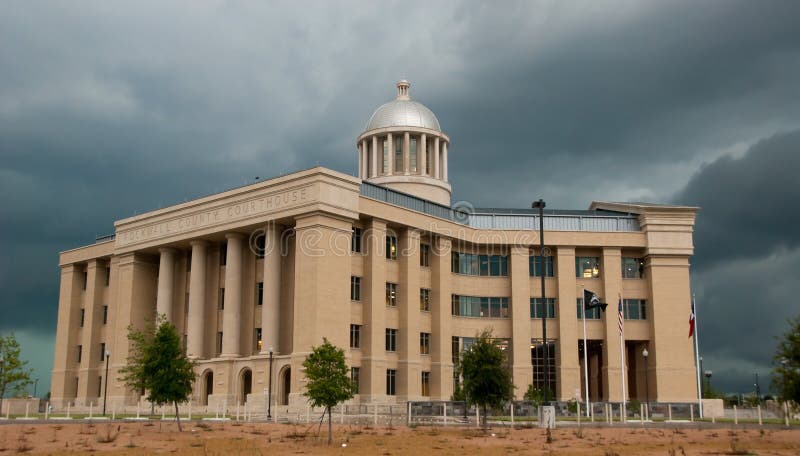 Courthouse and Storm Clouds. June 6, 2012 - Rockwall, Texas - Dark clouds surround the Rockwall County Courthouse shortly before a summer storm breaks forth royalty free stock photo Courthouse and Storm Clouds. June 6, 2012 - Rockwall, Texas - Dark clouds surround the Rockwall County Courthouse shortly before a summer storm breaks forth royalty free stock photo