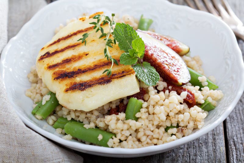 Couscous salad with green beans and cheese