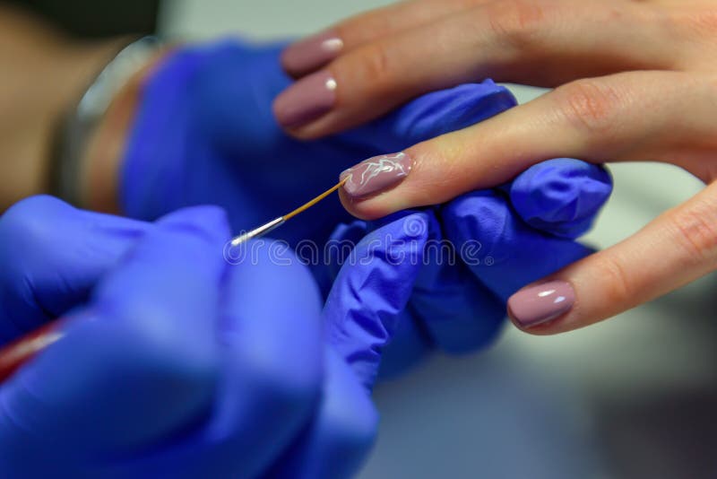 Couvert Les Ongles Poli De Gel, Image De Dessin De La Plaque D