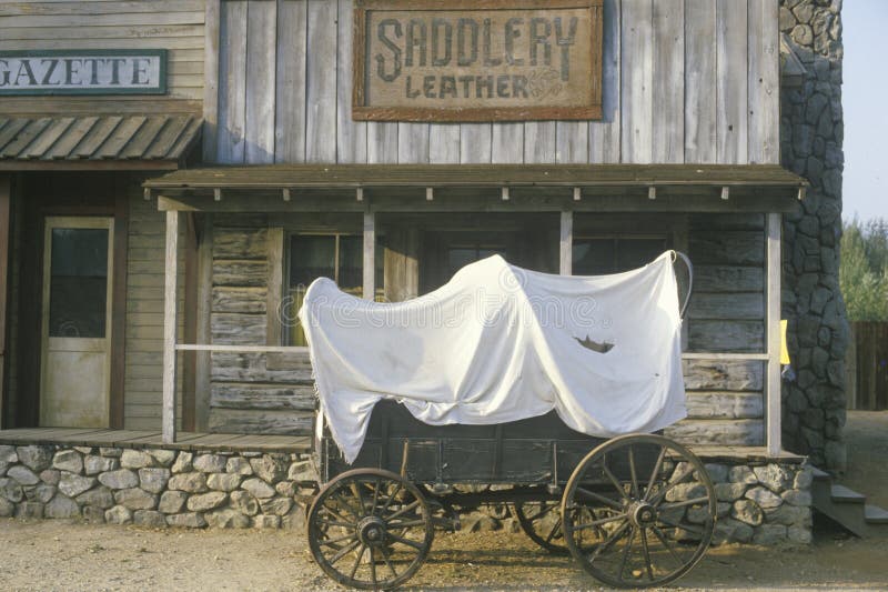 A covered wagon mailbox editorial photo. Image of mailbox 52260001