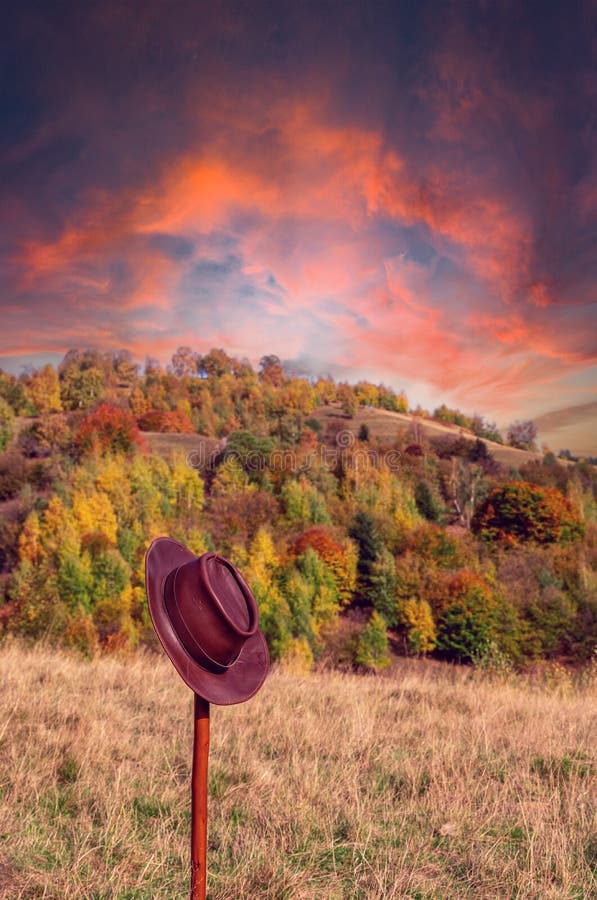 Un cappello sul autunno, vicino a.