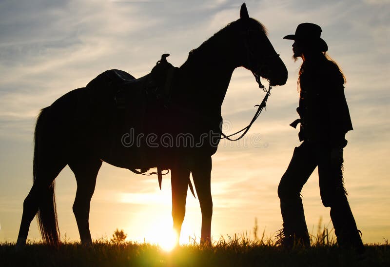 Il Cowboy con il suo cavallo e un tramonto.