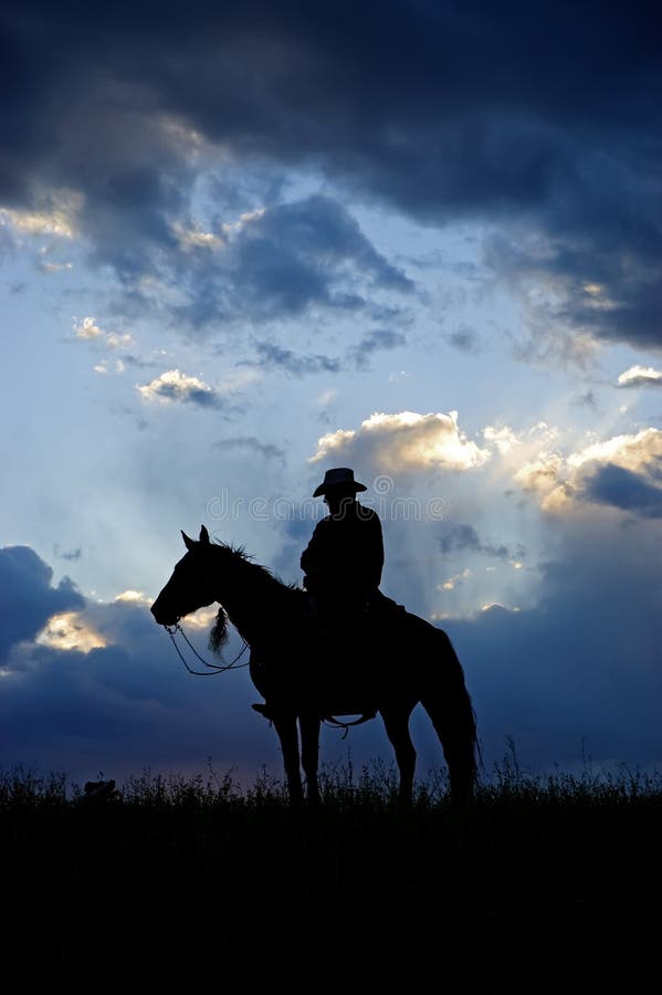  , sul cavallo, riconosciamo contro alba il cielo.