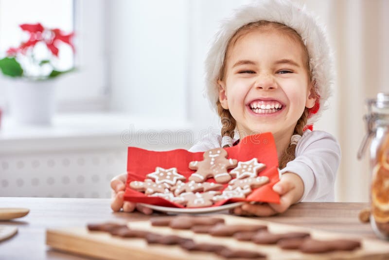 Cozinhando biscoitos do Natal imagens de stock royalty free