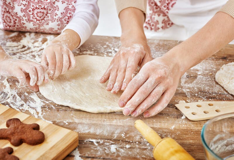 Cozinhando biscoitos do Natal imagem de stock royalty free