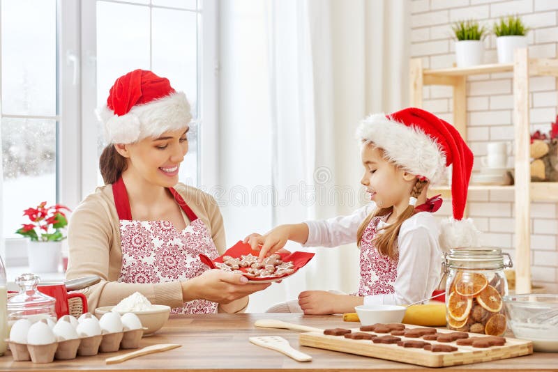 Cozinhando biscoitos do Natal imagens de stock