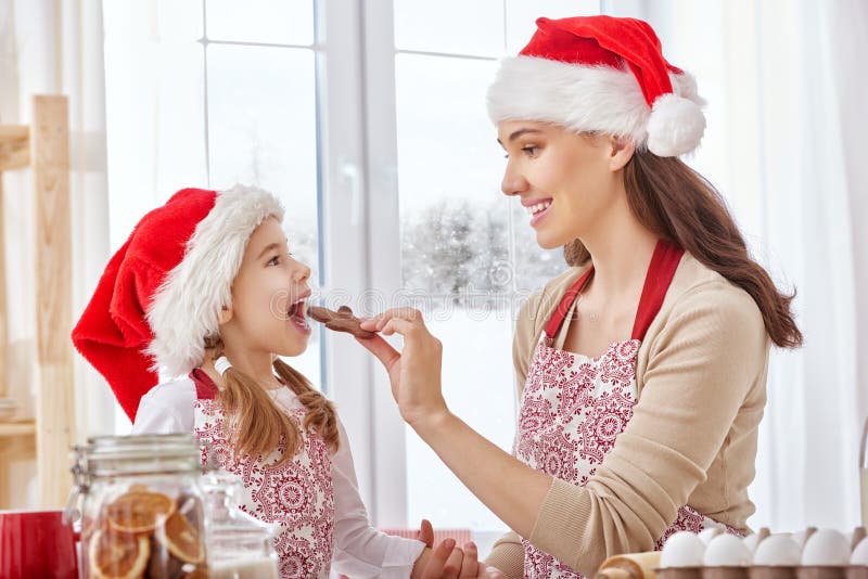 Cozinhando biscoitos do Natal imagens de stock