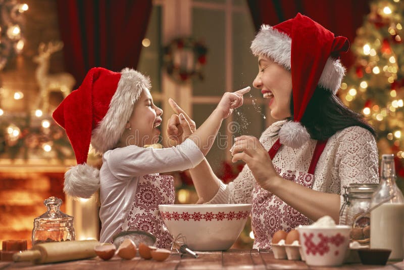 Cozinhando cookies do Natal imagem de stock royalty free