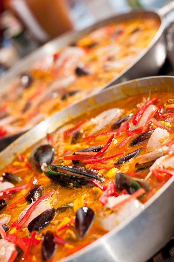 Cozinhando paellas fotografia de stock royalty free