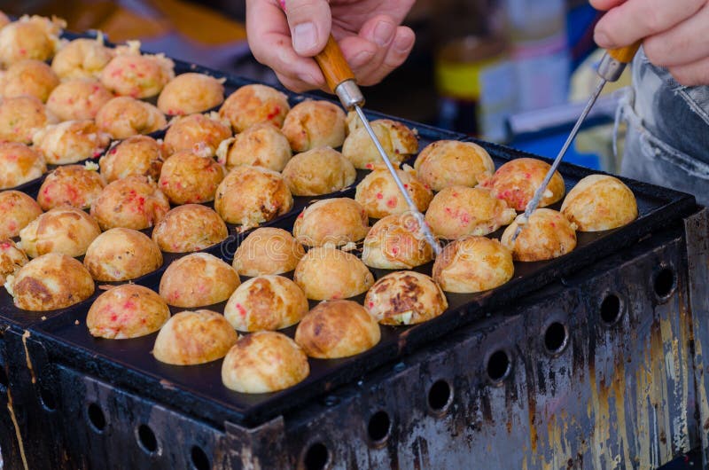 Cozinhar Takoyaki (Comida Japonesa) fotografia de stock royalty free