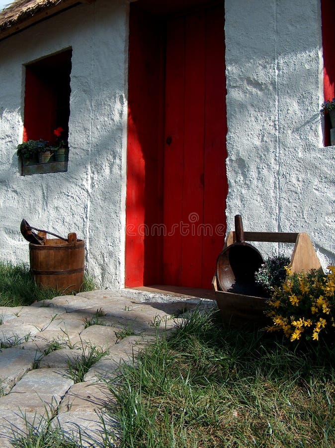 Cozy cottage with red door stock image. Image of pleasantly 4101747