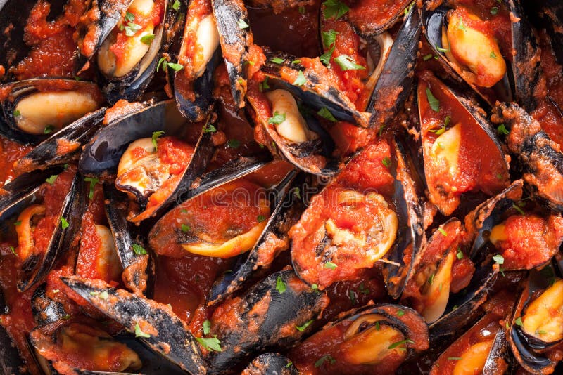 Cozze Su Salsa Al Pomodoro Stirfried Fotografia Stock - Immagine di ...