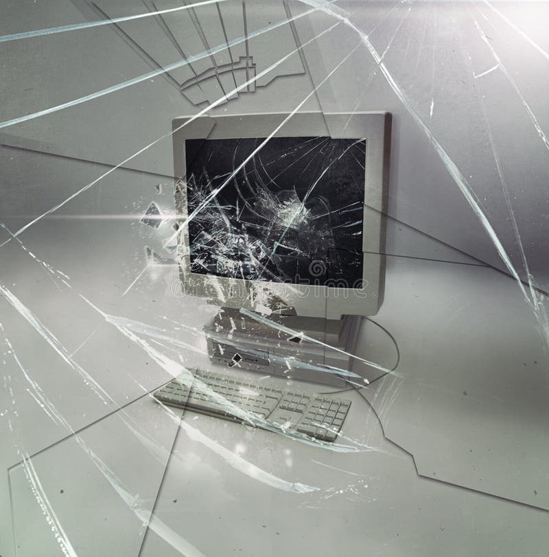 Crack glass i wyizolowany komputer stacjonarny z niszczeniem problemów i sprzętem rocznika na białym tle. pc retro zdjęcie stock