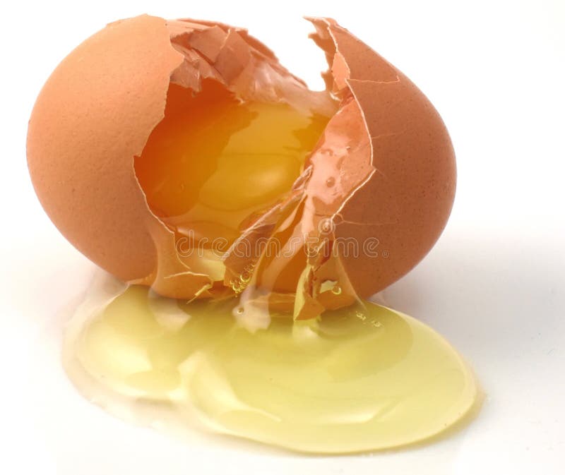 Яйцо лопнуло. Яйцо растресканное. Треснутое яйцо. Красиво разбитое яйцо. Почему лопаются яйца