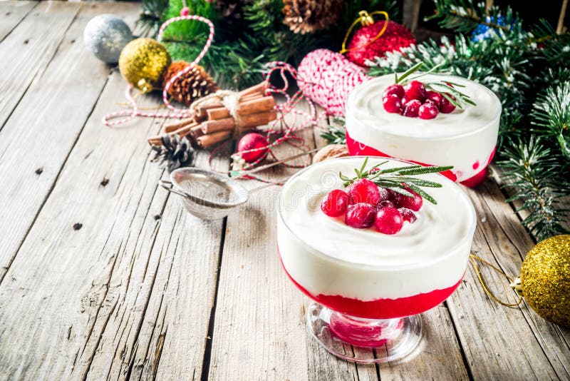 Actief Wrok Roest Cranberry Panna Cotta or Cheesecake Stock Image - Image of organic, bowl:  133568525