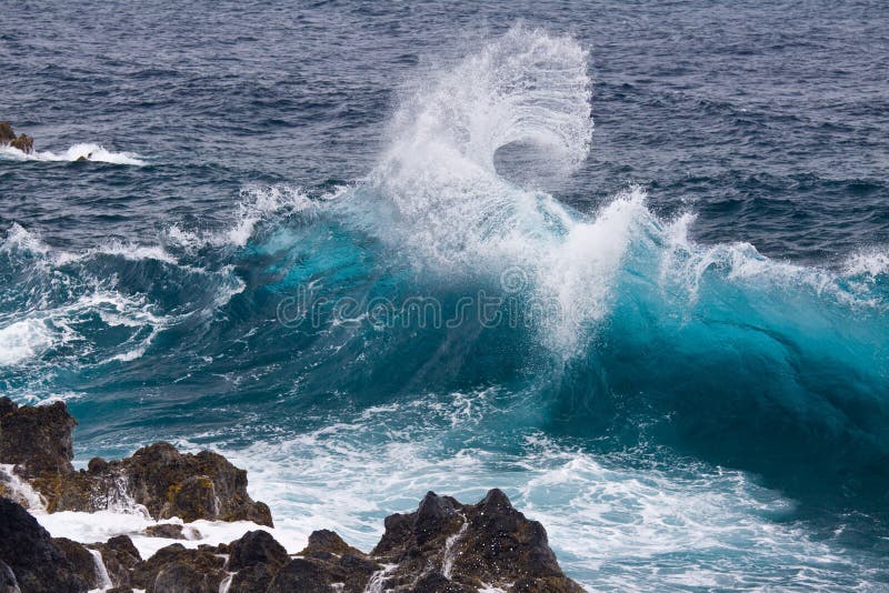 Crashing ocean wave captured in time