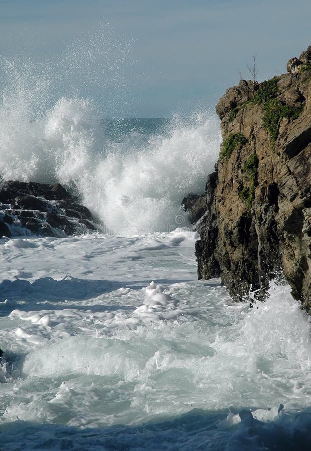 Crashing Waves & Rocks