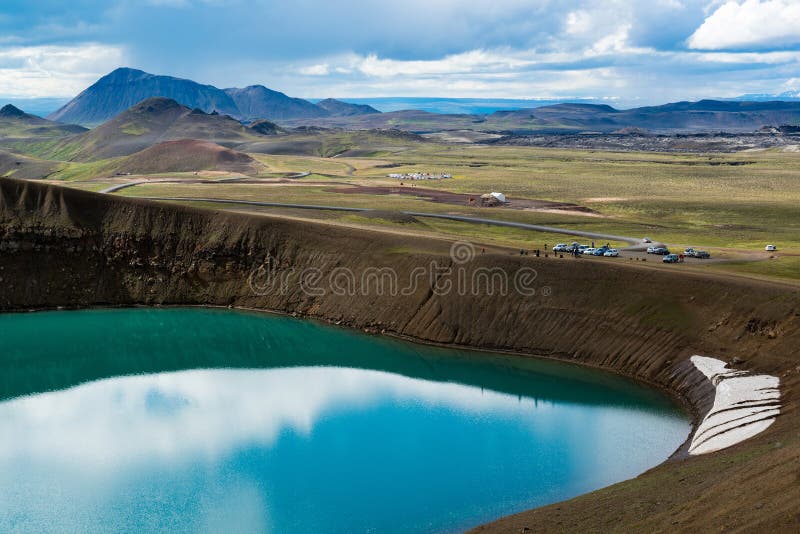 Cratere Viti del vulcano con il lago del turchese dentro, area vulcanica di Krafla, Islanda fotografie stock libere da diritti
