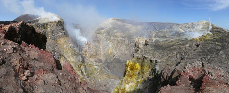 Farebné vulkanických polí v Etna.