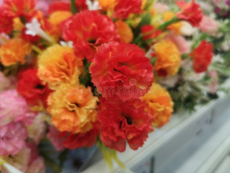 Cravos Vermelhos Flores De Bouquet Artificiais, Feitas à Mão, Decoração De  Fundo Decorativo Em Cores Clássicas Vintage Para Imagem de Stock - Imagem  de feito, folha: 208133295