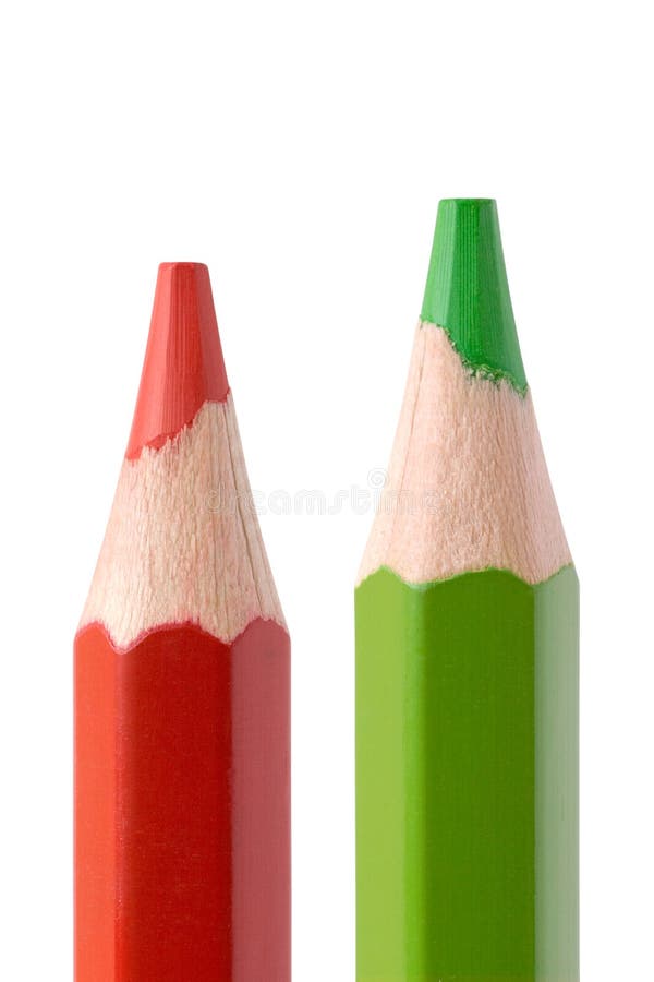 Crayon rouge et vert d'isolement au-dessus d'un fond blanc