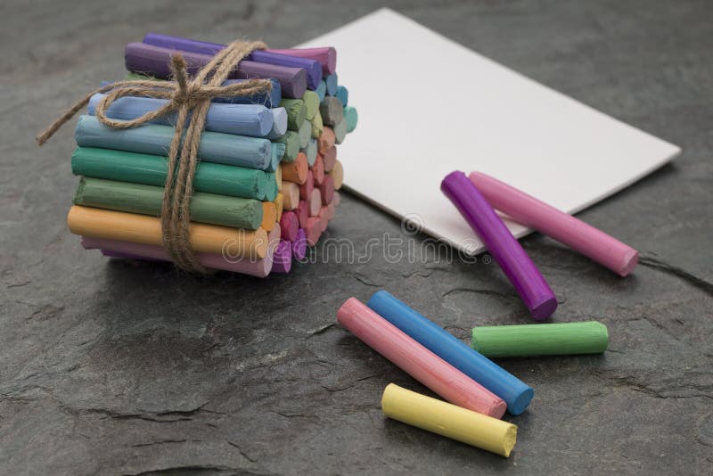 520 Photos de Crayons En Pastel Sur Une Feuille De Papier - Photos de stock  gratuites et libres de droits de Dreamstime - Page 3