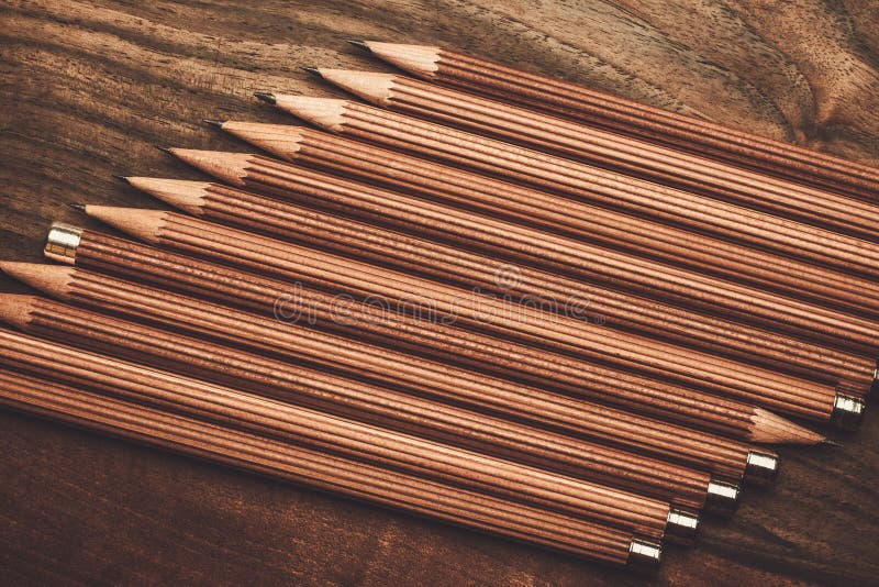 Crayons luxueux de dessin de fusain images libres de droits Crayons luxueux de dessin de fusain images libres de droits